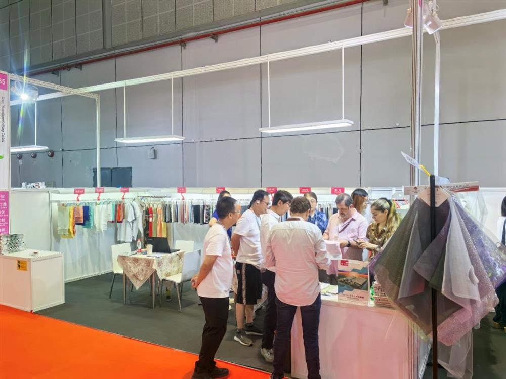 以科技绿色链接纺织商机！元首针织亮相2025中国国际纺织面料及辅料（秋冬）博览会